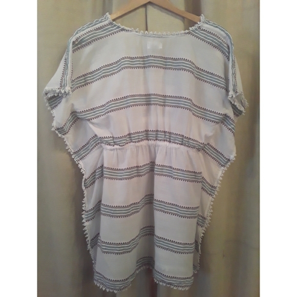 White wide/short sleeved tunic w/ colorful stripes - Picture 2 of 4